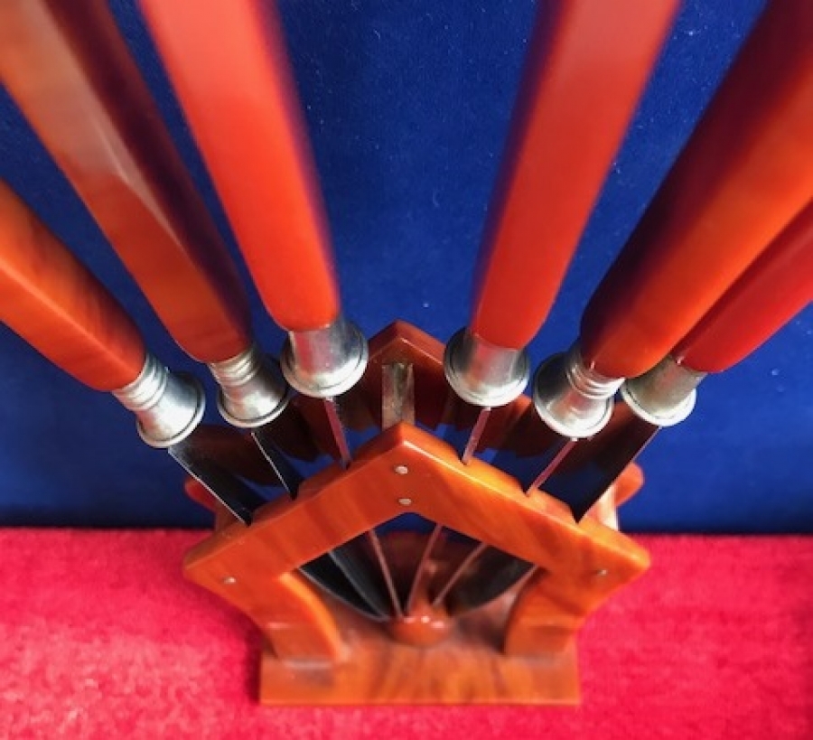  SAPLARI VE MUHAFAZA AYAGI KATALİN OLAN 6 LI TEREYAGI BICAK