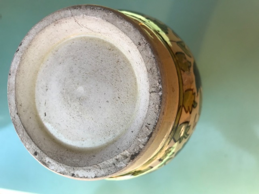 KUTAHYA EL BOYAMA CİCEK VE YAPRAKLARLA BEZELİ VAZO AGIZ KISMI FIRFIRLI