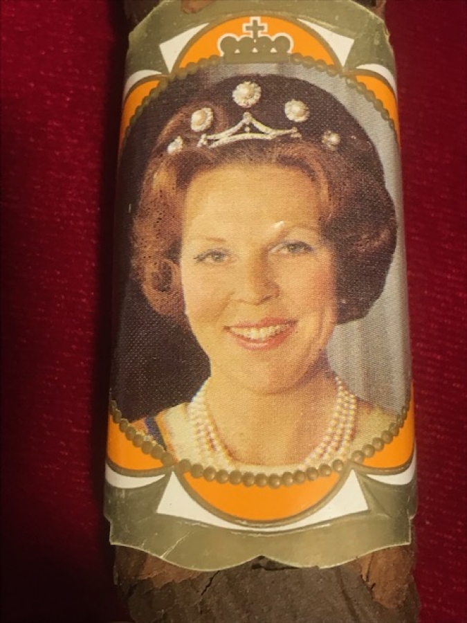 HOLLANDA KRALİCESİNİN ANISINA CIKARILMIŞ PURO