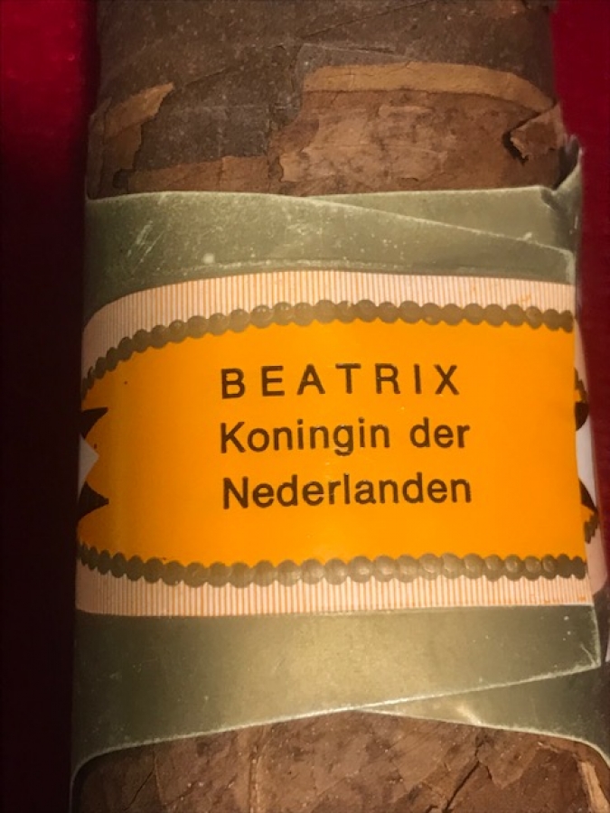 HOLLANDA KRALİCESİNİN ANISINA CIKARILMIŞ PURO