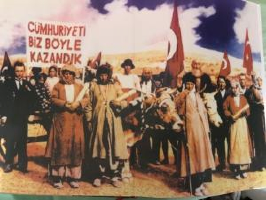 KURTULUŞ SAVAŞI DESTANI 1 VE 2 . CİLTLERİ KUTUSUNDA NESA BASIN YAYIN 