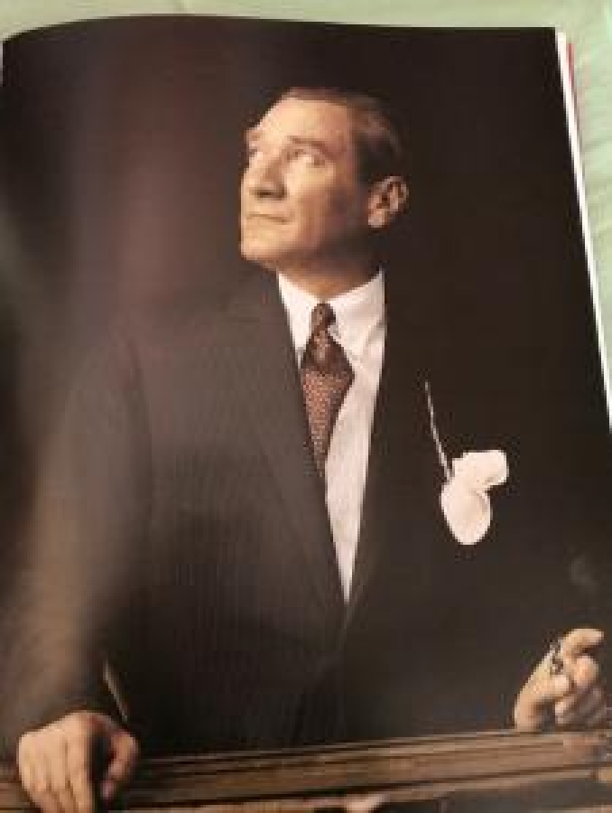 KURTULUŞ SAVAŞI DESTANI 1 VE 2 . CİLTLERİ KUTUSUNDA NESA BASIN YAYIN 