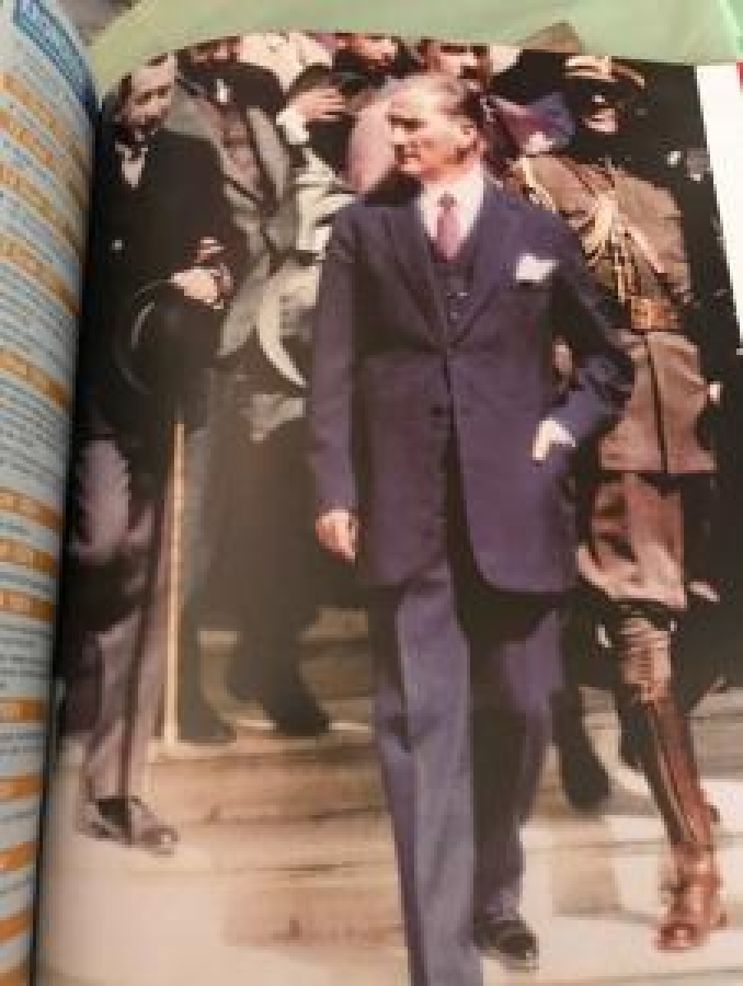 KURTULUŞ SAVAŞI DESTANI 1 VE 2 . CİLTLERİ KUTUSUNDA NESA BASIN YAYIN 