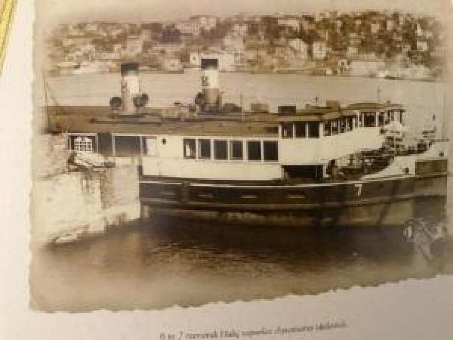  İSTANBUL'DA DENİZ ULAŞIMI BUHARLI VAPURLARDAN DENİZ OTOBÜSLERİNE VARLIK YAYINLARI 31 ARALIK 2009