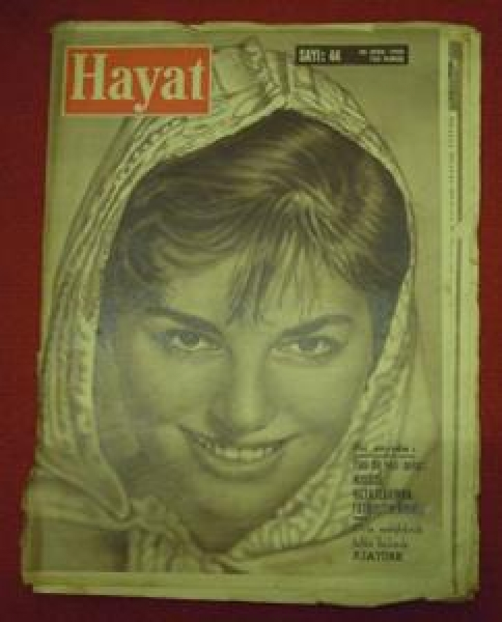 HAYAT SAYI : 44. 30 EKİM 1959. BU SAYIDA: YENİ BİR YAZI SERİSİ: HUSUSİ HAYATLARINDA FUTBOLCULARIMIZ 