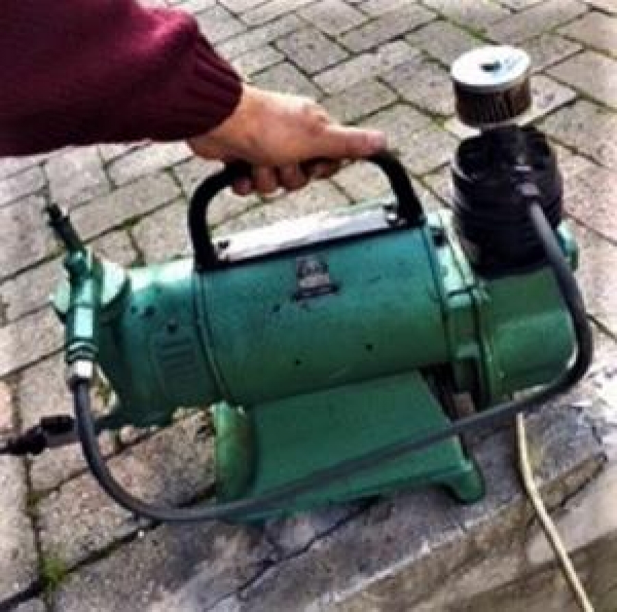 EKM ALMAN MALI TAŞINABİLİR 220 VOLT HAVA KOMPRESÖR 1955 MODEL