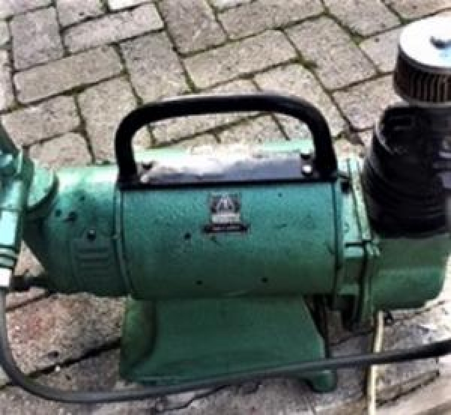 EKM ALMAN MALI TAŞINABİLİR 220 VOLT HAVA KOMPRESÖR 1955 MODEL