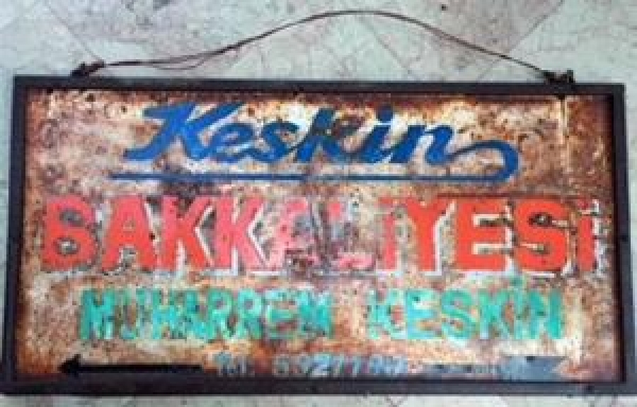 KESKİN BAKKALİYESİ MUHARREM KESKİN TENEKE TABELA ÇİFT TARAFLI 