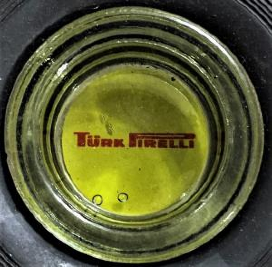 TÜRK PIRELLİ OTOMOBİL LASTİK CİNTURATO KAUCUK VE İCERSİNDE LEGOLU CAM KÜLLÜK 