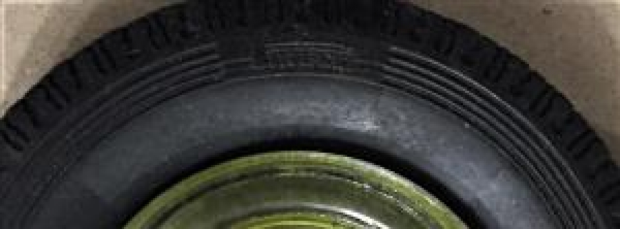 TÜRK PIRELLİ OTOMOBİL LASTİK CİNTURATO KAUCUK VE İCERSİNDE LEGOLU CAM KÜLLÜK 