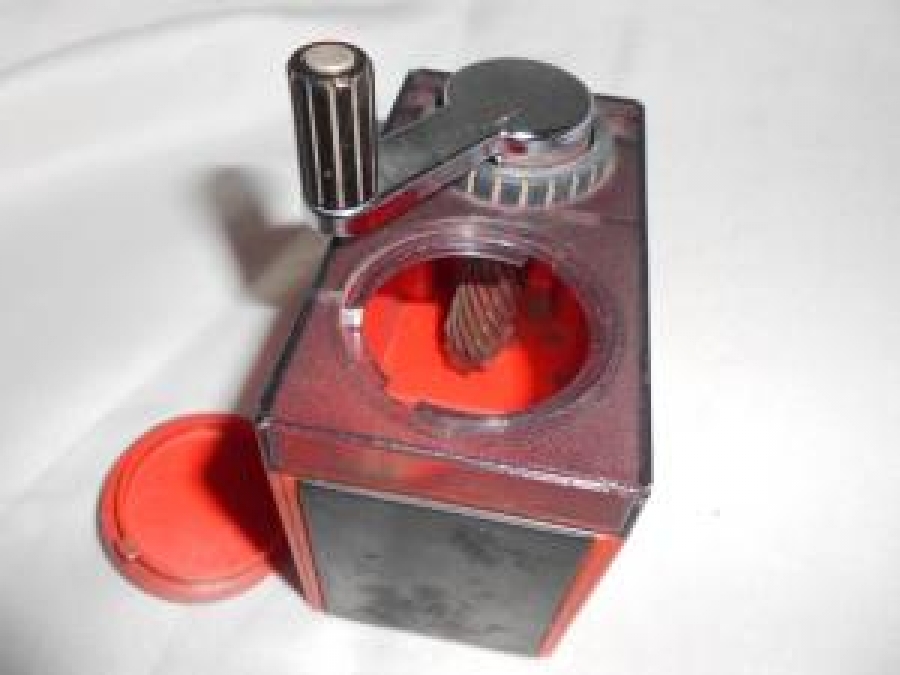 ESKİ MODEL ÇEVİRMELİ MASAÜSTÜ KALEMTIRAŞ