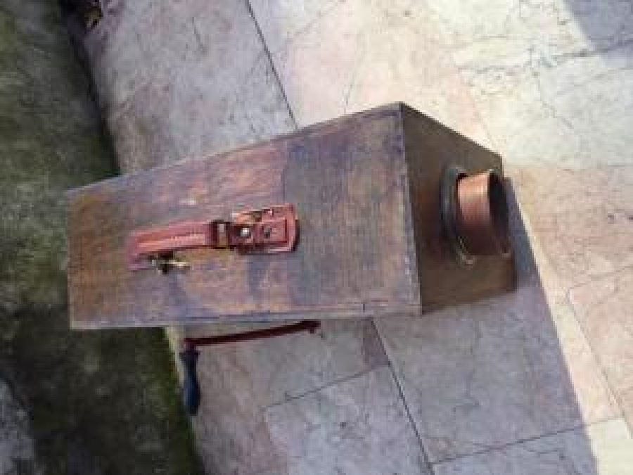 GEMİLERDE KULLANILAN  SİS İŞARET SİREN KOL ÇEVİRMELİ KÖRÜKLÜ TAŞINABİLİR AHŞAP KASA İÇERSİNDE MEKANİK MEKANİZMALI SES BORULU SİSTEMLİ