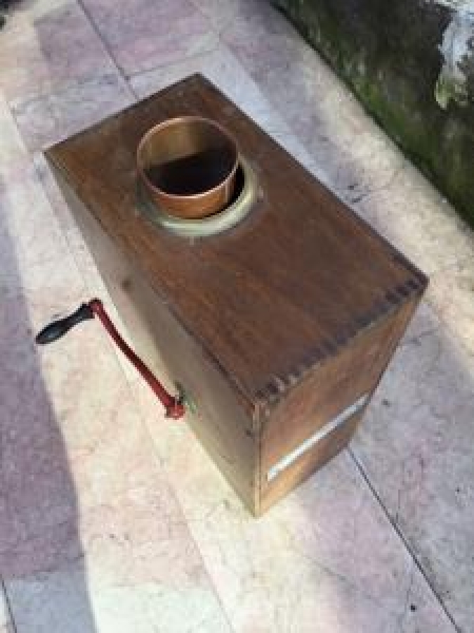 GEMİLERDE KULLANILAN  SİS İŞARET SİREN KOL ÇEVİRMELİ KÖRÜKLÜ TAŞINABİLİR AHŞAP KASA İÇERSİNDE MEKANİK MEKANİZMALI SES BORULU SİSTEMLİ