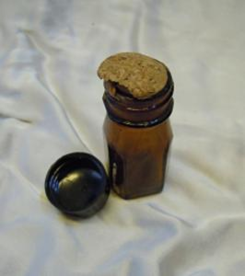 KAPAKLI BOŞ İLAÇ ŞİŞE