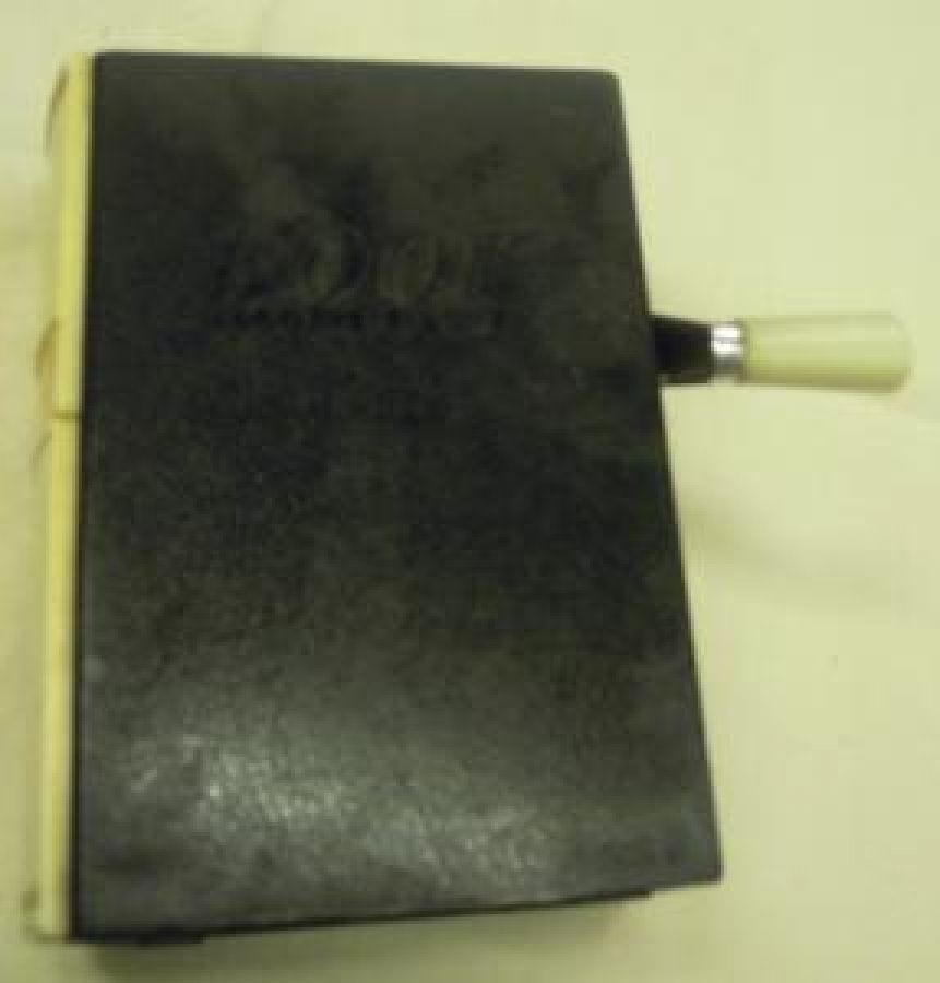 KİTAP ŞEKLİNDE ESKİ MODEL ÇEVİRMELİ MASAÜSTÜ KALEMTIRAŞ 