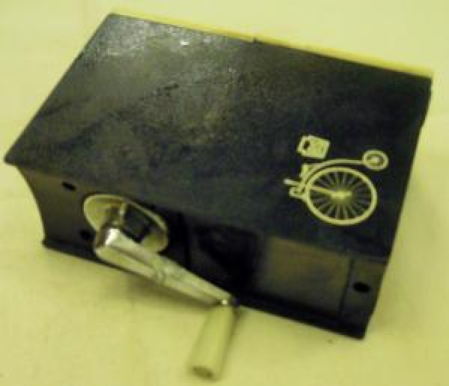 KİTAP ŞEKLİNDE ESKİ MODEL ÇEVİRMELİ MASAÜSTÜ KALEMTIRAŞ 