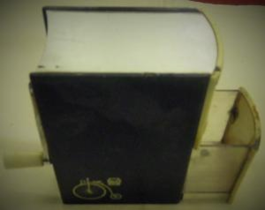 KİTAP ŞEKLİNDE ESKİ MODEL ÇEVİRMELİ MASAÜSTÜ KALEMTIRAŞ 