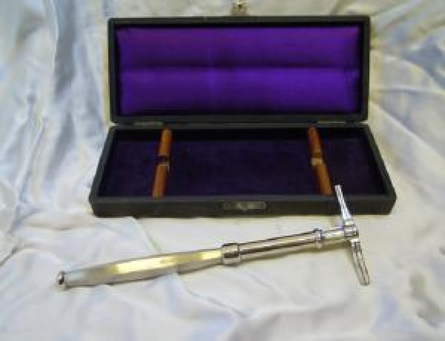 KUTUSUNDA AYARLANABİLİR METAL TIP ALETİ