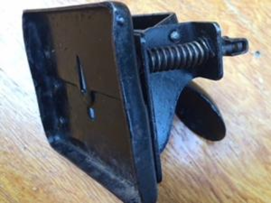 ALMAN SİYAH METAL 1930 LI YILLAR  KAĞIT KARTON DELMEDE KULLANILAN DELGEC SORUNSUZDUR