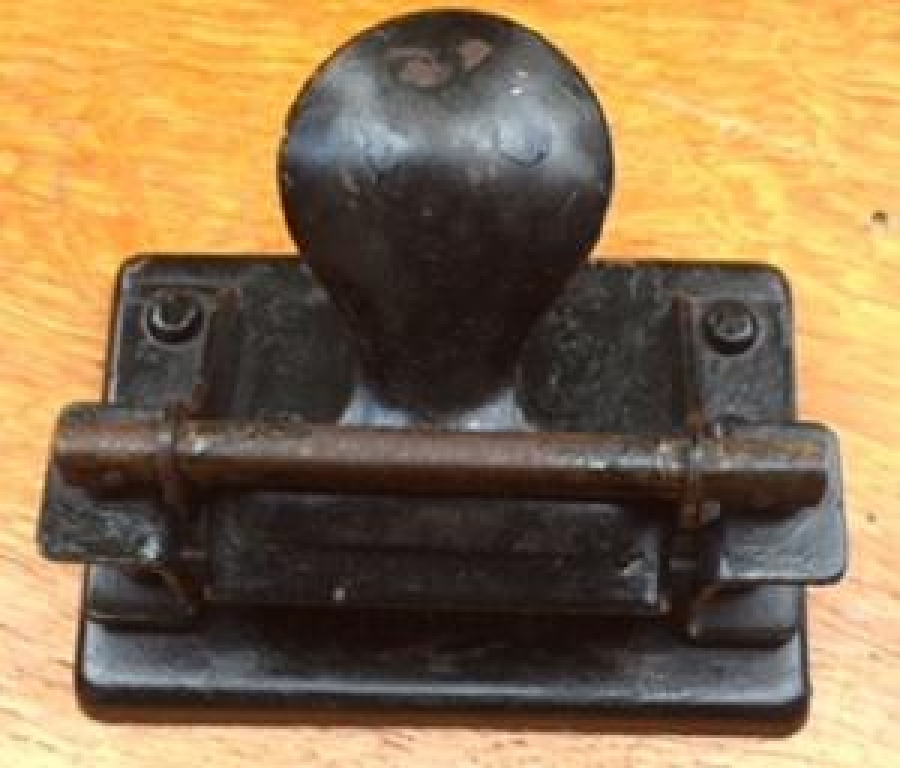 ALMAN SİYAH METAL 1930 LI YILLAR  KAĞIT KARTON DELMEDE KULLANILAN DELGEC SORUNSUZDUR