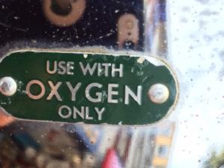 TÜRK HAVA YOLLARI VE ALİTALİA HAVA YOLLARINDA KULLANILMIŞ UÇAK İÇİ ACİL YARDIM OKSİJEN TÜPÜ SCOTT 