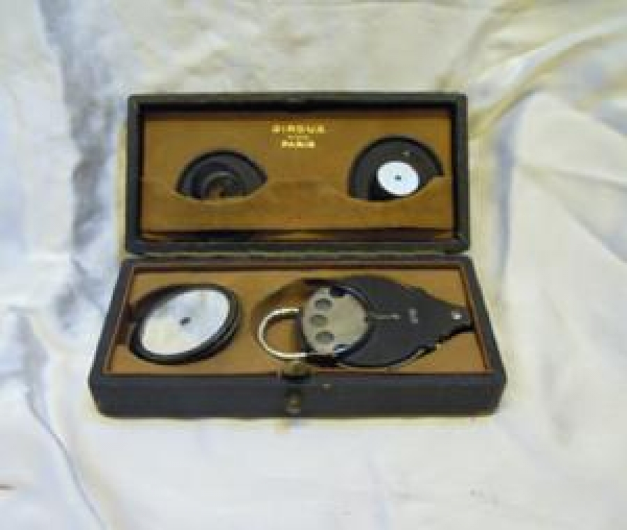 TIP GÖZ KONTROL CİHAZI KUTUSUNDA