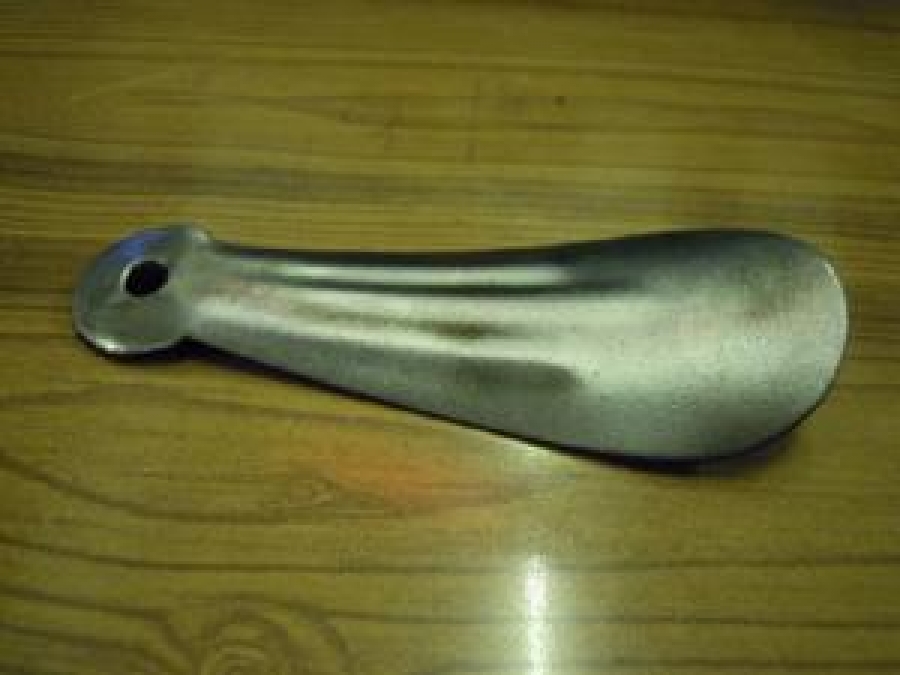  AYAKKABI GİYERKEN KULLANILAN ÇEKECEK KERETA METAL