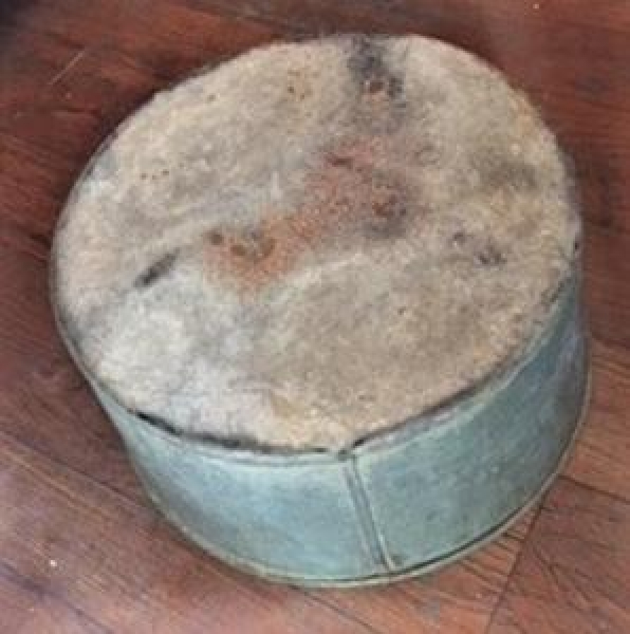 CEPEHEDE SU VE MEVZİ TOPRAK TAŞINMIŞ GALVANİZ KAB 35 CM ÇAPI ETİKETLİ 1917 