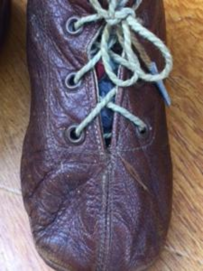 ERKEK BEBEK AYAKKABI 80 YAŞINDA EL DİKİM BAĞCIKLI KAHVERENGİ DERİDEN 