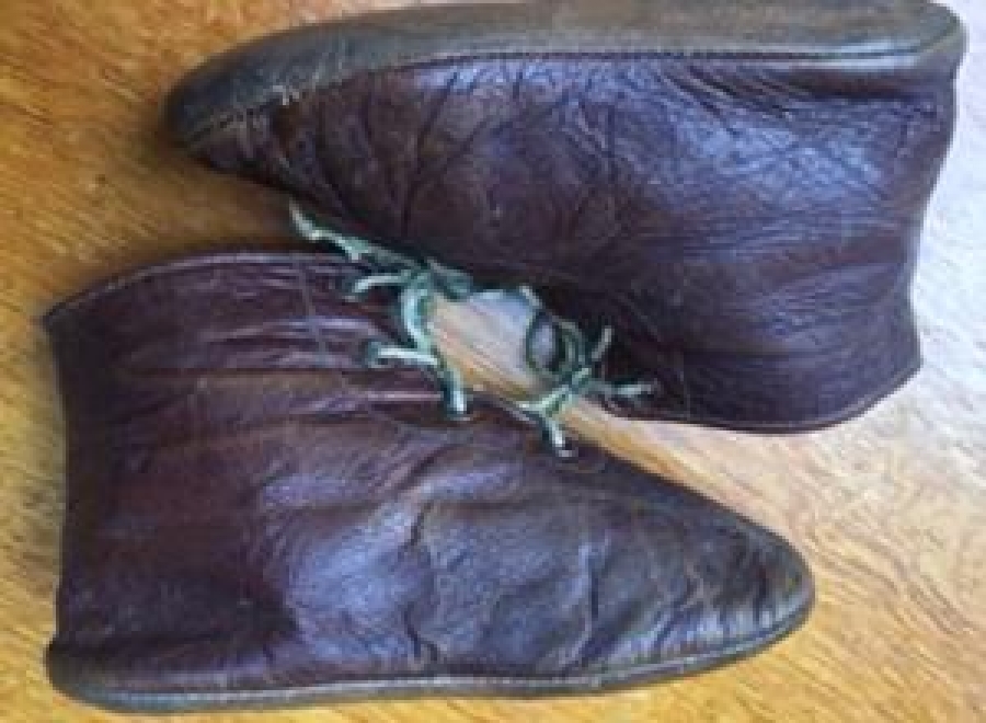 ERKEK BEBEK AYAKKABI 80 YAŞINDA EL DİKİM BAĞCIKLI KAHVERENGİ DERİDEN 