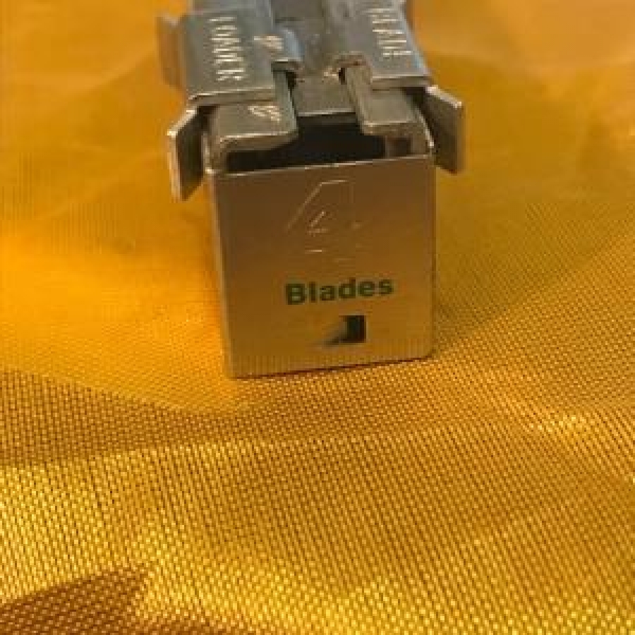 SCHİCK TWİN INJECTOR BLADES BLADE PAT 3.754.329 MARCAS REGISTRADAS KARTUŞ JİLET 