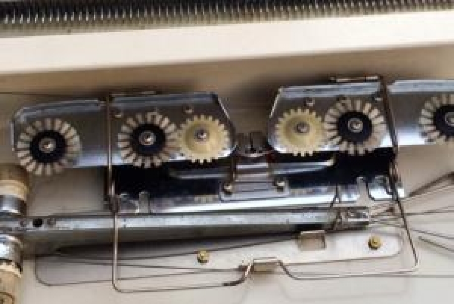 SİLVER SK-300 TRİKOTAJ MAKİNESİ JAPON MALI ÇANTA TİPİ 