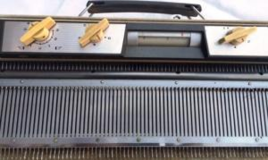 SİLVER SK-300 TRİKOTAJ MAKİNESİ JAPON MALI ÇANTA TİPİ 