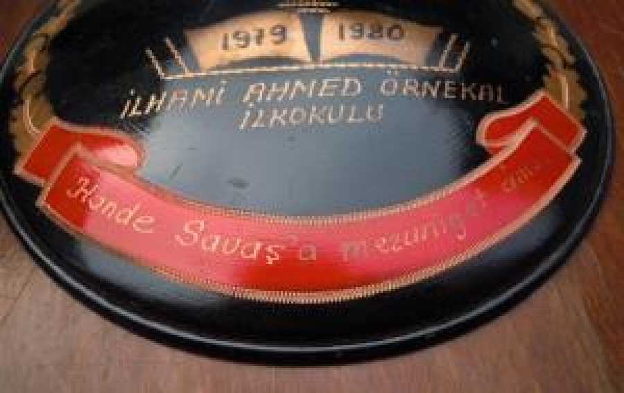 5 - C 271 1979 - 1980 İLHAMİ AHMED ÖRNEK AL İLK OKULU HANDE SAVAŞ'A MERUNİYET ANISI 