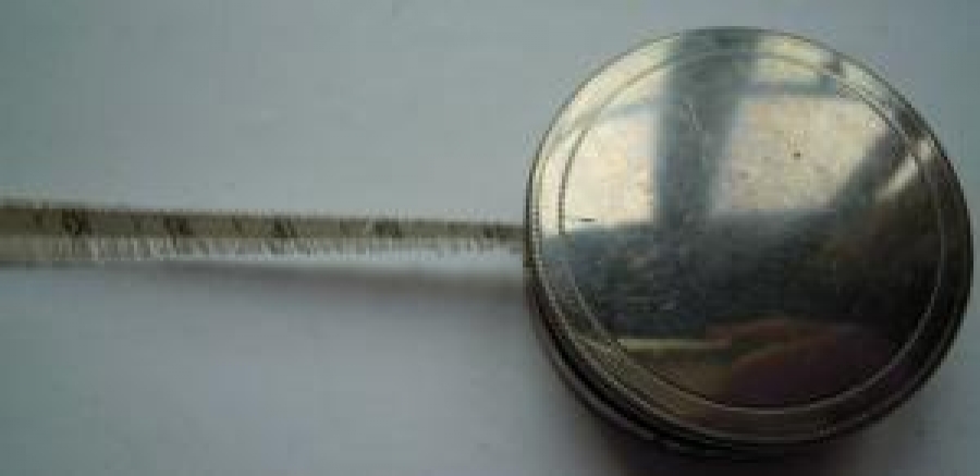 BİR METRE LİK BEZ ŞERİTTEN YAPILMIŞ DIŞI METAL KROM ÖLÇÜ 