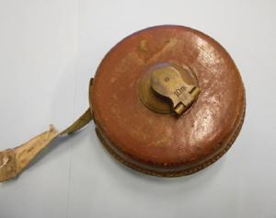 TREN RAYLARININ ÖLCÜMLERİNDE KULLANILAN  METRE BÜYÜK ÖLCÜMLERDE KULLANILAN 10 METRE BEZ DERİ KAPLAMA  KENARLAR EL DİKİŞLİ ŞERİT METRE MEKANİK