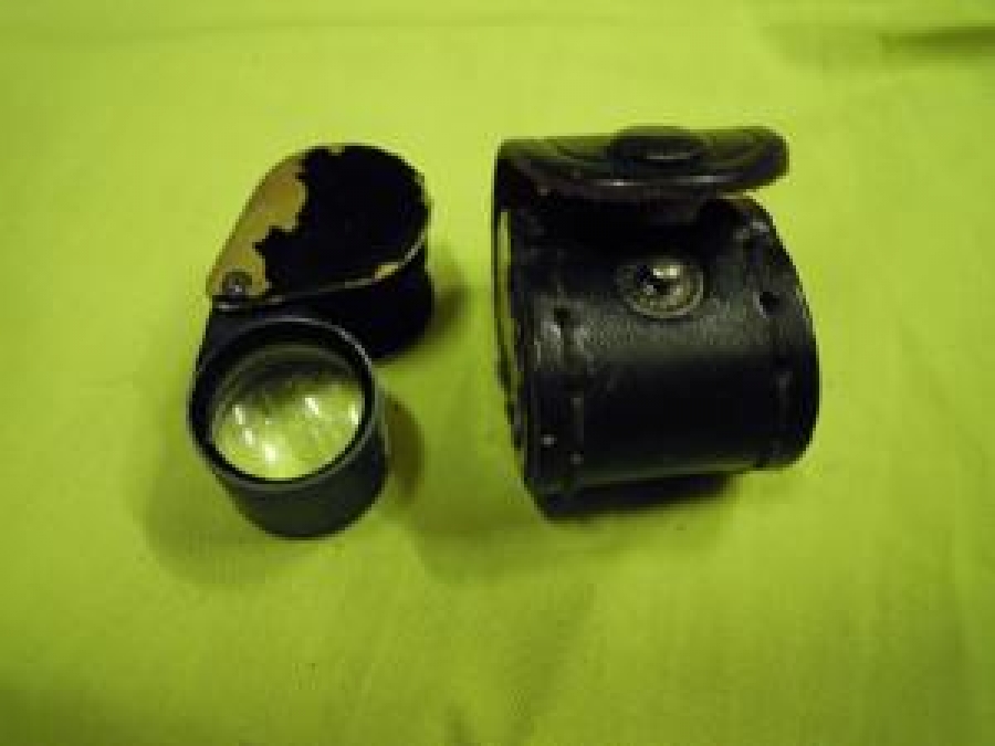 DERİ KILIFINDA YAKIN MERCEK MERCEKLER CAM KATLANA BİLİNEN 