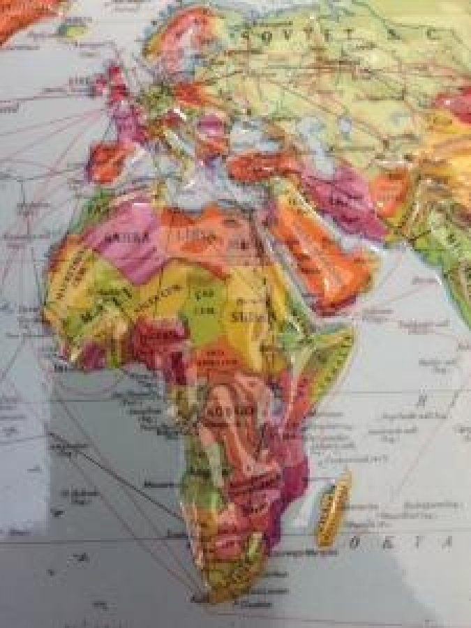 DÜNYA HARİTASI KABARTMA RENKLİ PLASTİK 30 X 21 ÖLÇÜLERDEDİR 