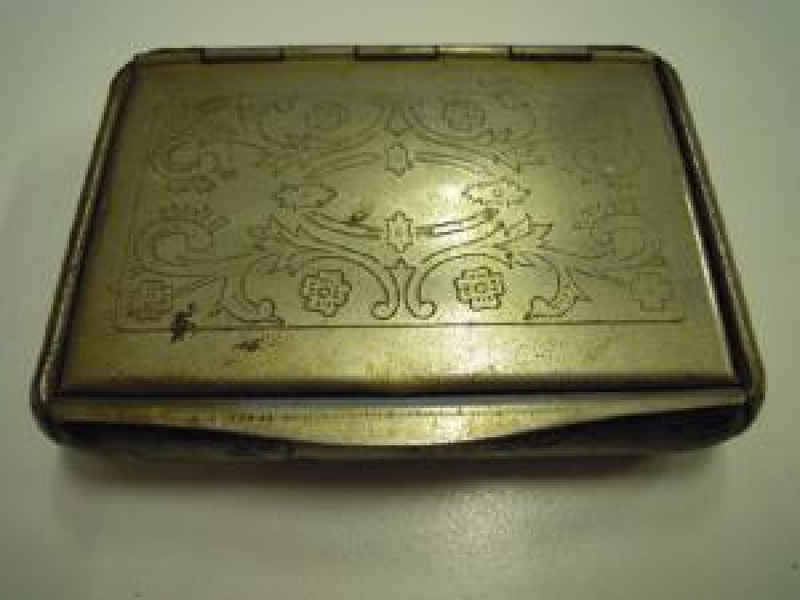 İŞLEMELİ METAL KAPAKLI SİĞARA TABAKA