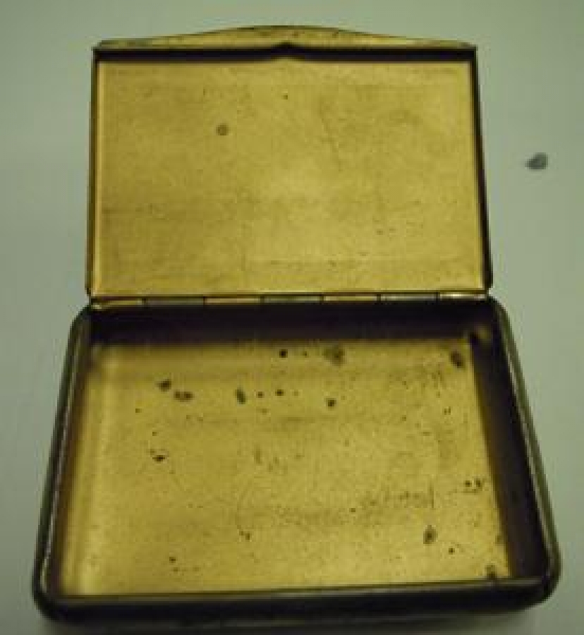 İŞLEMELİ METAL KAPAKLI SİĞARA TABAKA