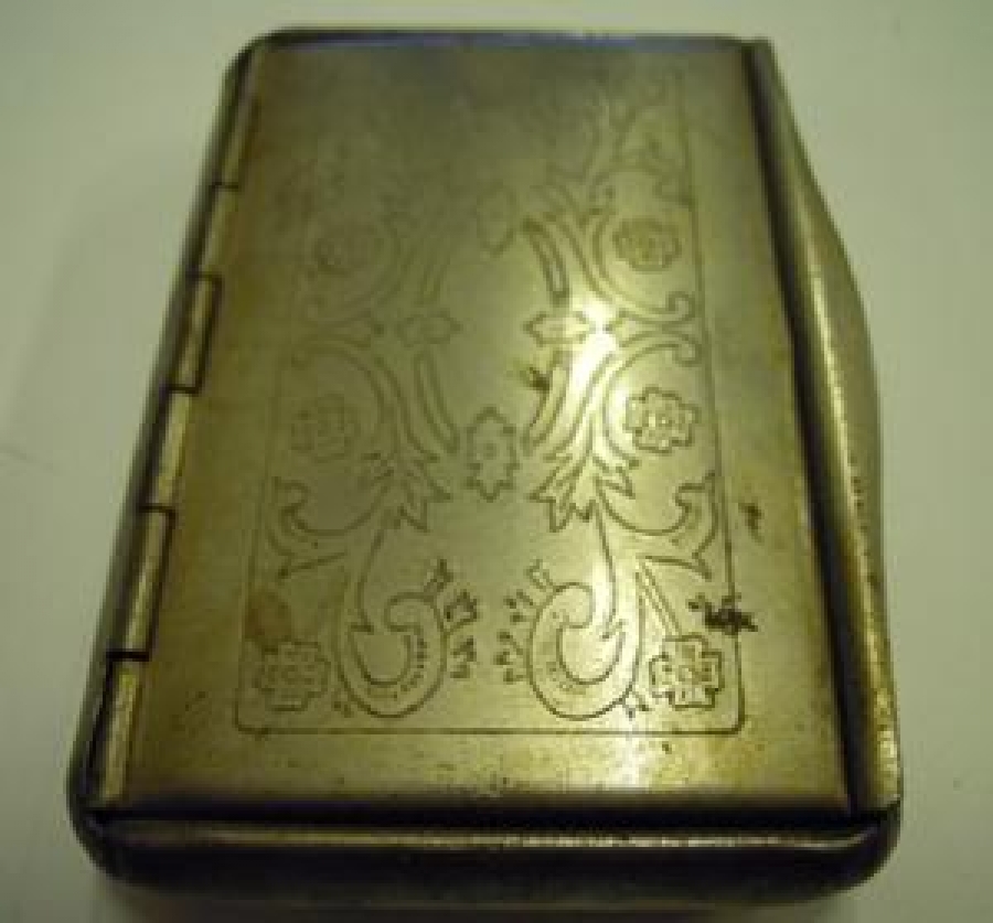 İŞLEMELİ METAL KAPAKLI SİĞARA TABAKA