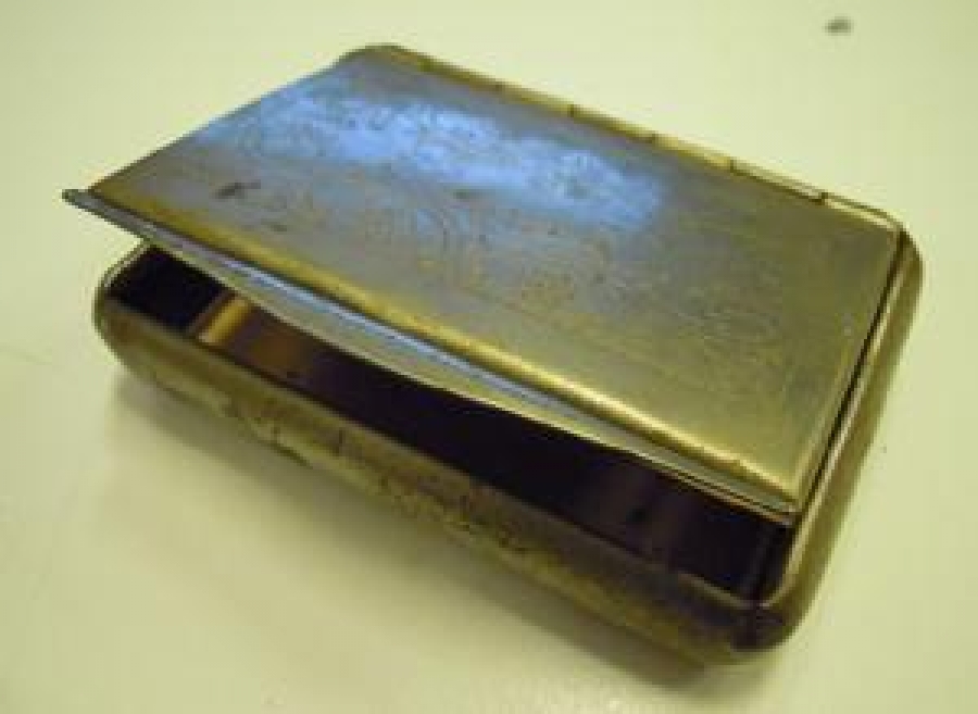 İŞLEMELİ METAL KAPAKLI SİĞARA TABAKA