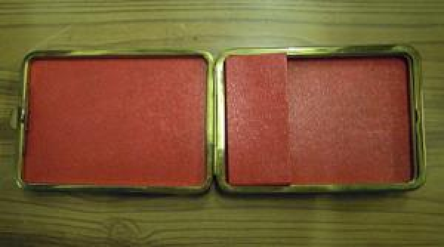 KIRMIZI DERİ KAPLAMALI BAYAN TÜTÜN TABAKA