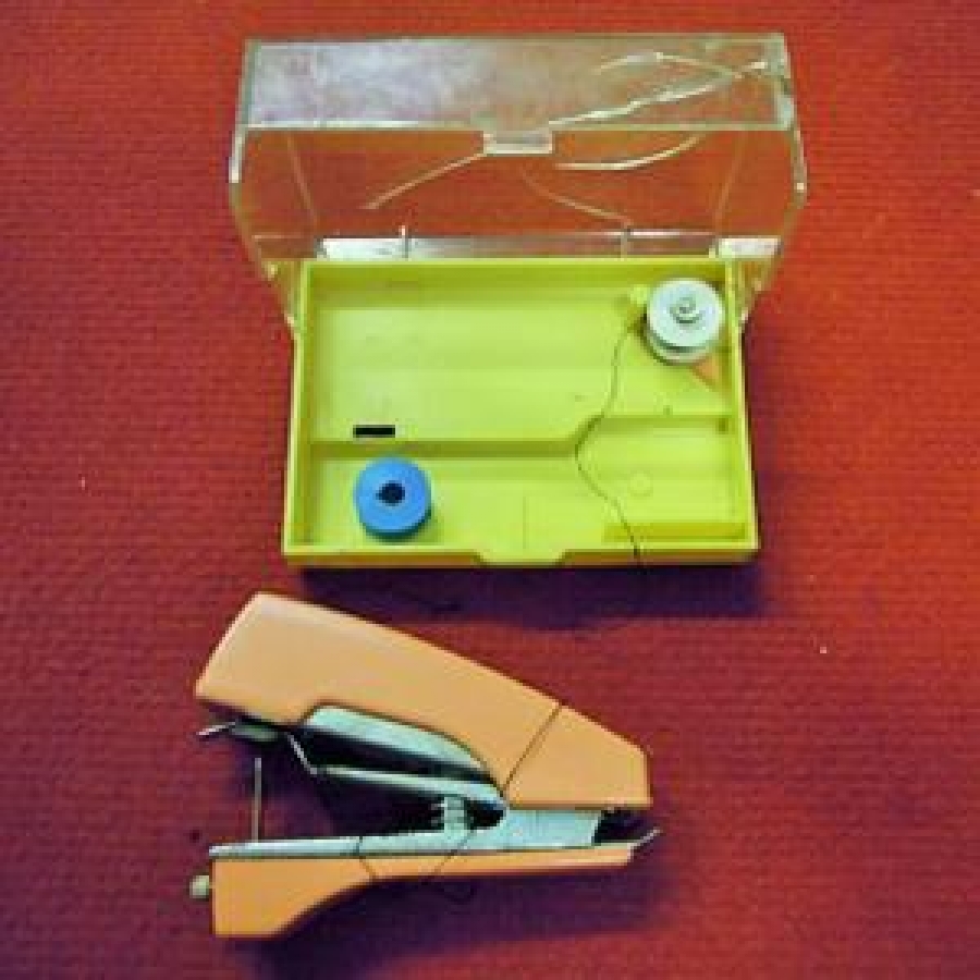 MEKANİK EL DİKİŞ MAKINA KUTUSUNDA