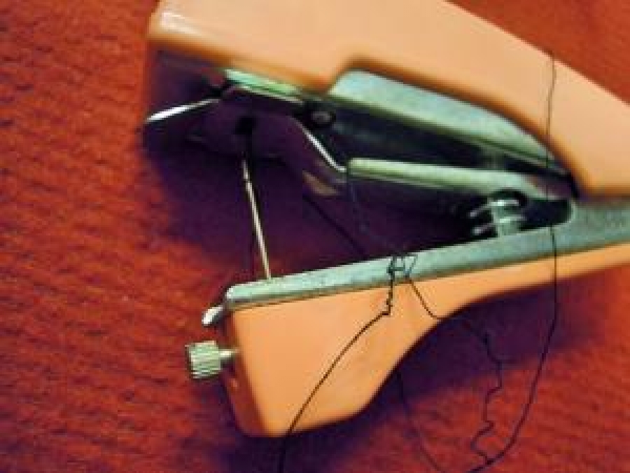 MEKANİK EL DİKİŞ MAKINA KUTUSUNDA