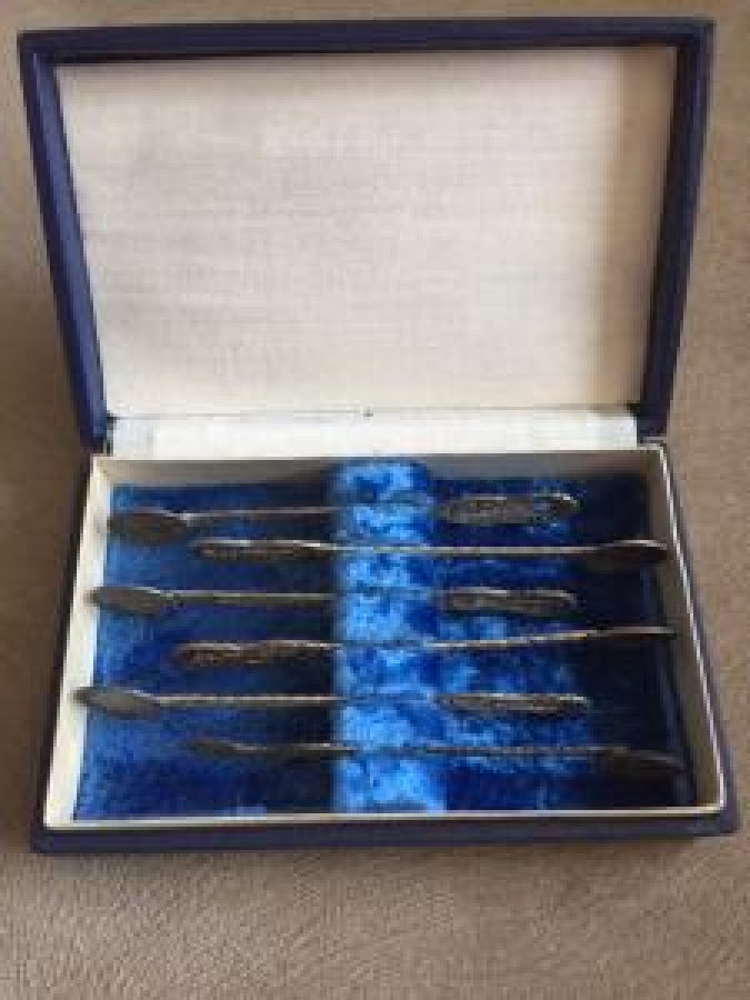 OSMANLI TELKARİ TURALI GÜMÜŞ KAŞIK TAKIMI KUTUSUNDA 6 ADET 