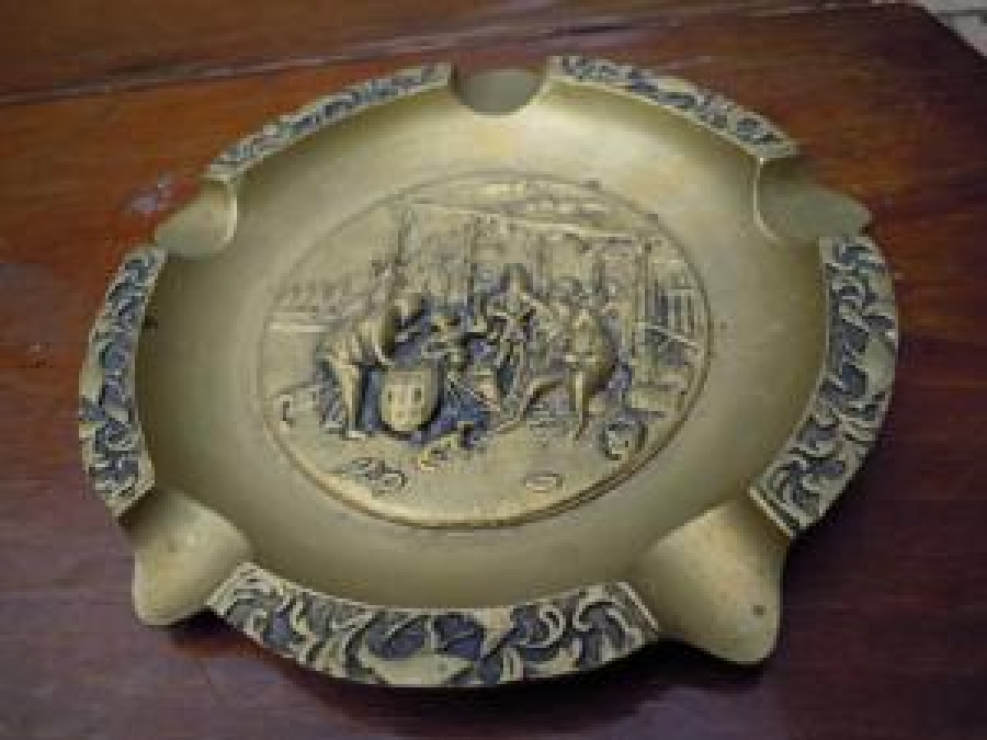 SARI DÖKÜM SIGARA TABLASI KÜLLÜK ÜZERİ ROLYEF KABARTMA