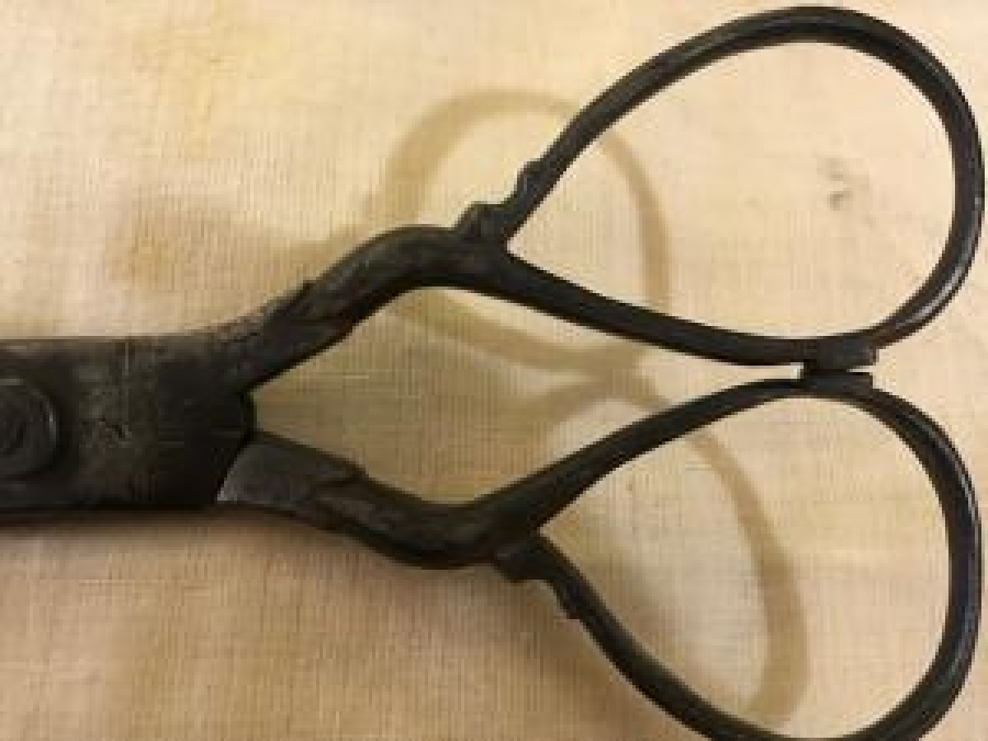 SICAK DÖGME DEMİR MAKAS ÜZERİ EL İŞLEMELİ BÜYÜK BOY 