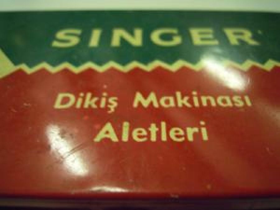 SINGER DİKİŞ MAKİNASI ALETLERİ TENEKE KUTU