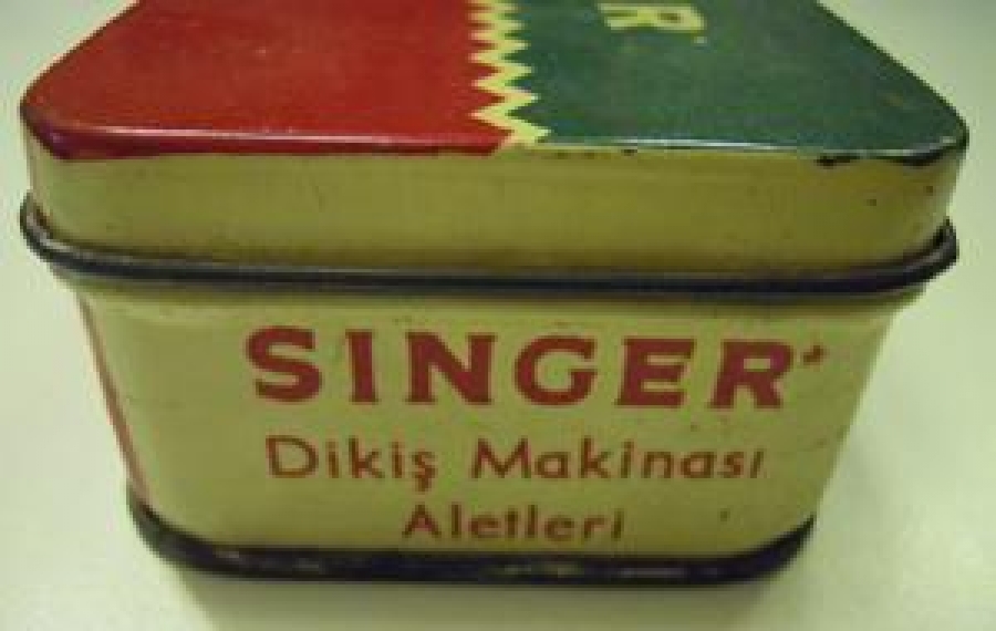 SINGER DİKİŞ MAKİNASI ALETLERİ TENEKE KUTU